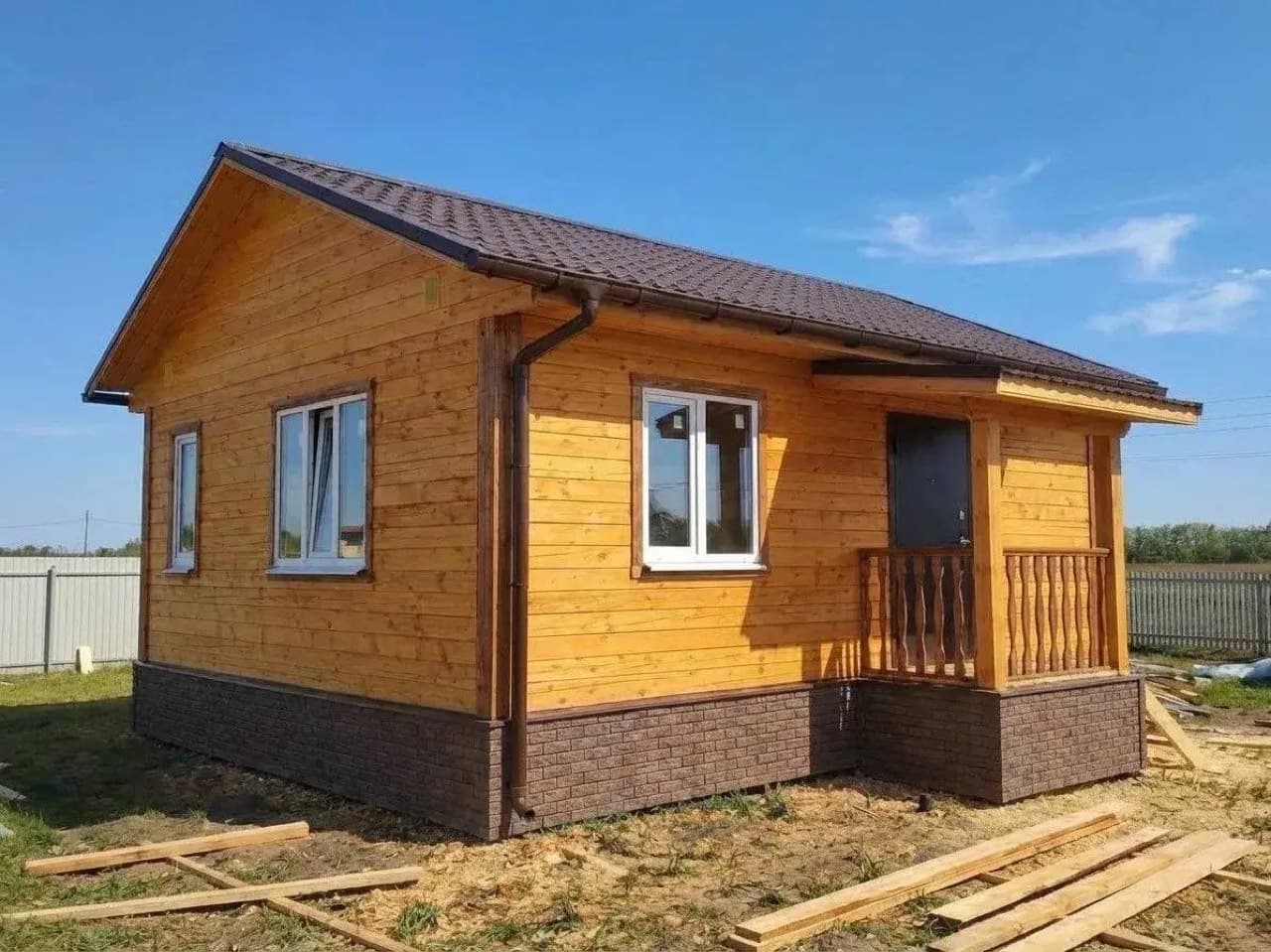 Дом из бруса 6×6 с крыльцом — 6×6 м, крыльцо